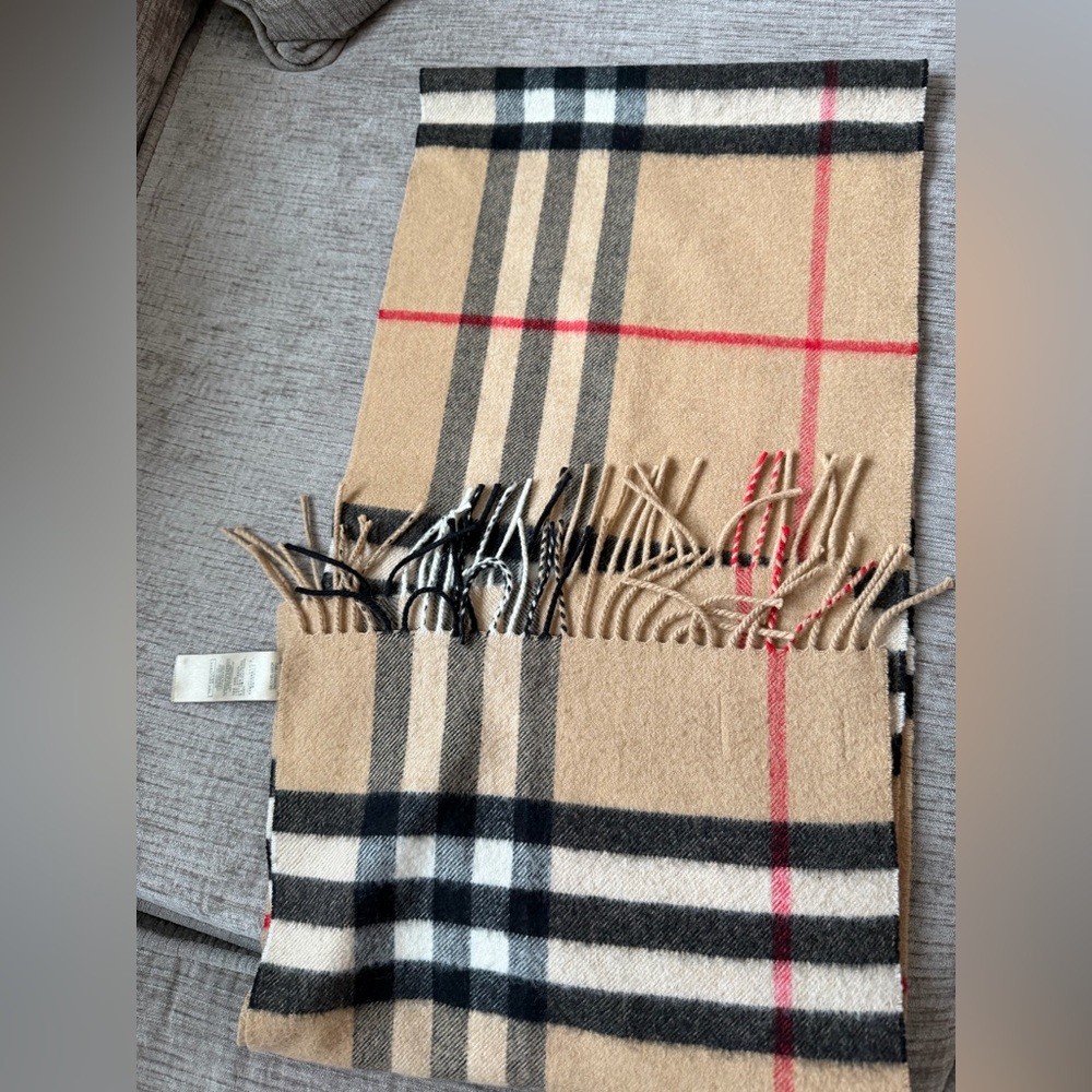 Burberry AUTHENTIC Beige and Black Checkered cashmere Scarf⭐️ - Picture 14 of 16